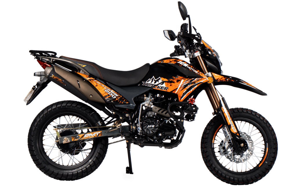 Moto JCH Tracker 200 color naranja con diseño urbano